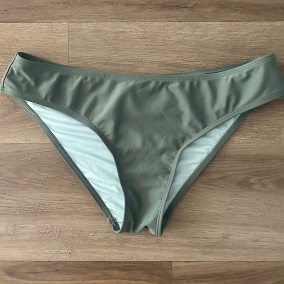 Cupshe Woman’s Green Bikini Bottom | Size M | NWOT - Picture 2 of 6